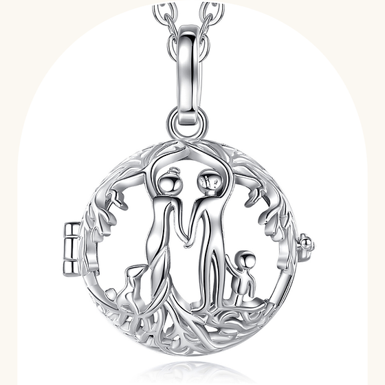 Pendentif La Famille — modèle de l’ensemble cadeau à 88 $.