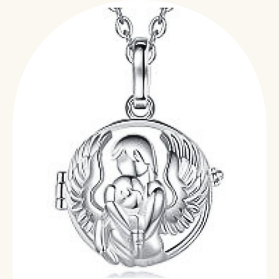 Pendentif Dans les bras d'un ange — modèle de l’ensemble cadeau à 88 $.
