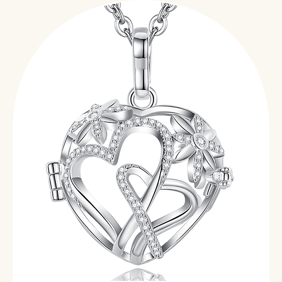 Pendentif L'amour Divin — modèle de l’ensemble cadeau à 88 $.